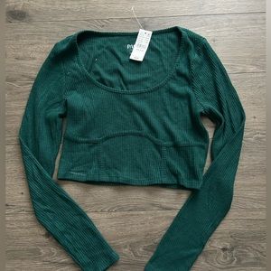 Green long sleeve cropped top